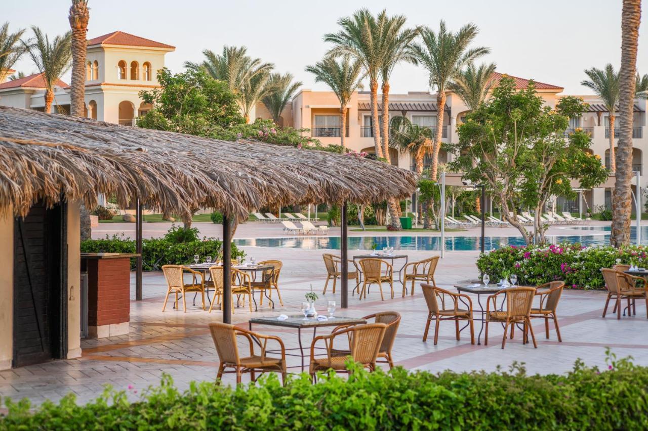 Jaz Mirabel Resort Sharm El-Sheikh Exterior foto The swimming pool at the resort