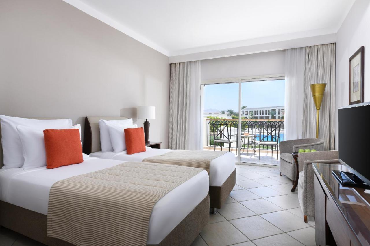 Jaz Mirabel Resort Sharm El-Sheikh Exterior foto A room at the Hilton Sharm El Sheikh
