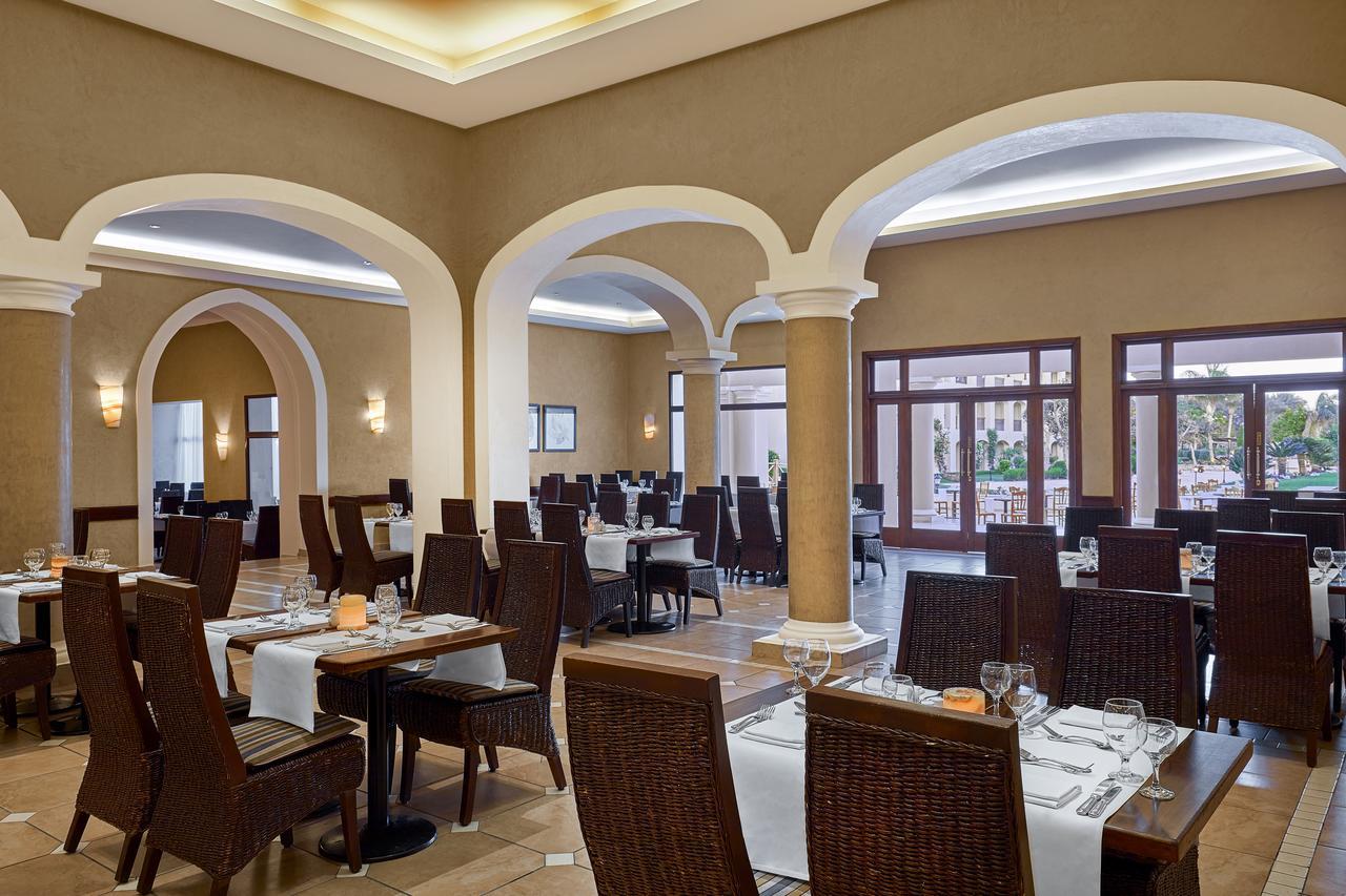 Jaz Mirabel Resort Sharm El-Sheikh Exterior foto Restaurant at the hotel