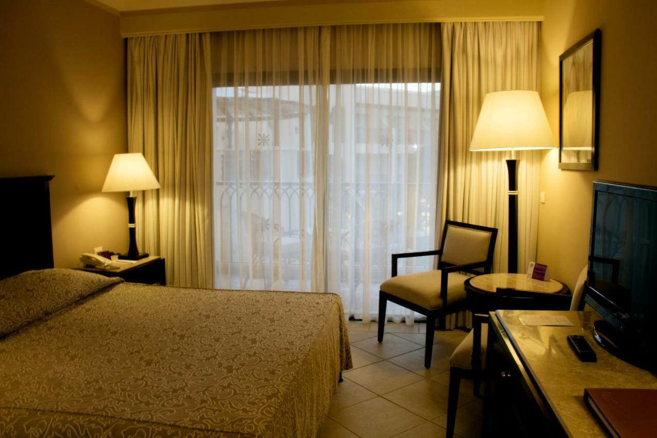 Jaz Mirabel Resort Sharm El-Sheikh Exterior foto A room at the hotel