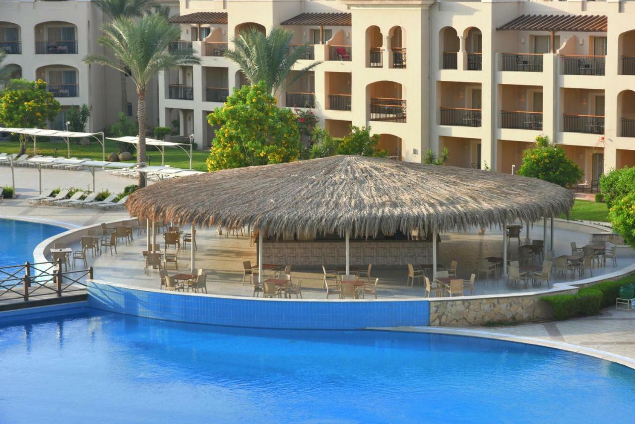 Jaz Mirabel Resort Sharm El-Sheikh Exterior foto The swimming pool at the Hilton Sharm El Sheikh